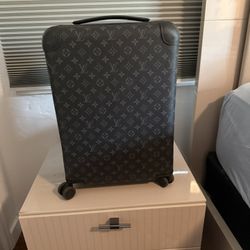 Louis Vuitton Keepall Rolling Suitcase – Monogram Graphite – 55 Carry-On