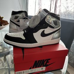 size 9.5 mensNIKE AIR JORDAN 1 SILVER TOE