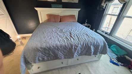 King Storage Bed