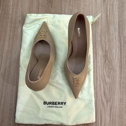Burberry Size 7.5 Brand New Tan
