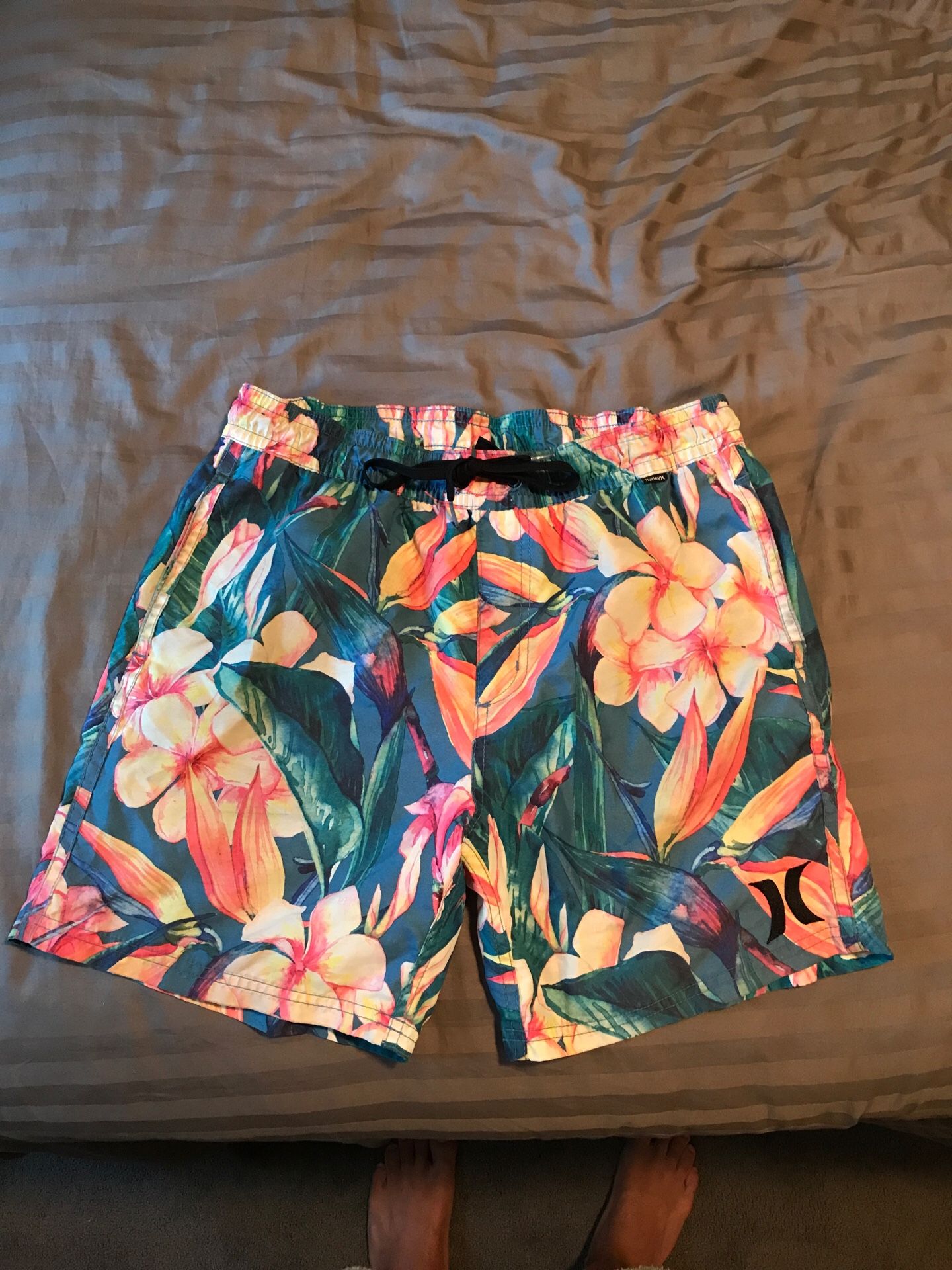 Men’s Hurley volley swim board shorts size small