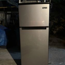 Magic Chef HMDR450SE 127L Double Door Mini Refrigerator - Chrome & Black