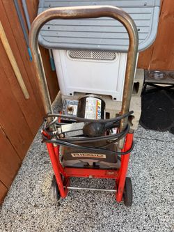Vendo esta máquina de destapar drenajes x $125. O mejor oferta. Le falta la vivora. Todo trabaja bien