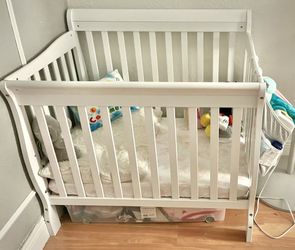 4-in-1 Convertible Mini Crib In White, Greenguard Gold Certified, Non-Toxic Finish Pinewood, With 3 Mattress Height Sett