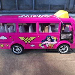 Hot Wheels 🔥 🌶 Wonder woman bus Best Kingdom Die cast. 1:32 Scale Pull Back 