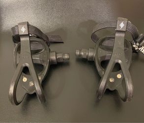 VP Black Bike Pedals with Toe Clips and Straps
