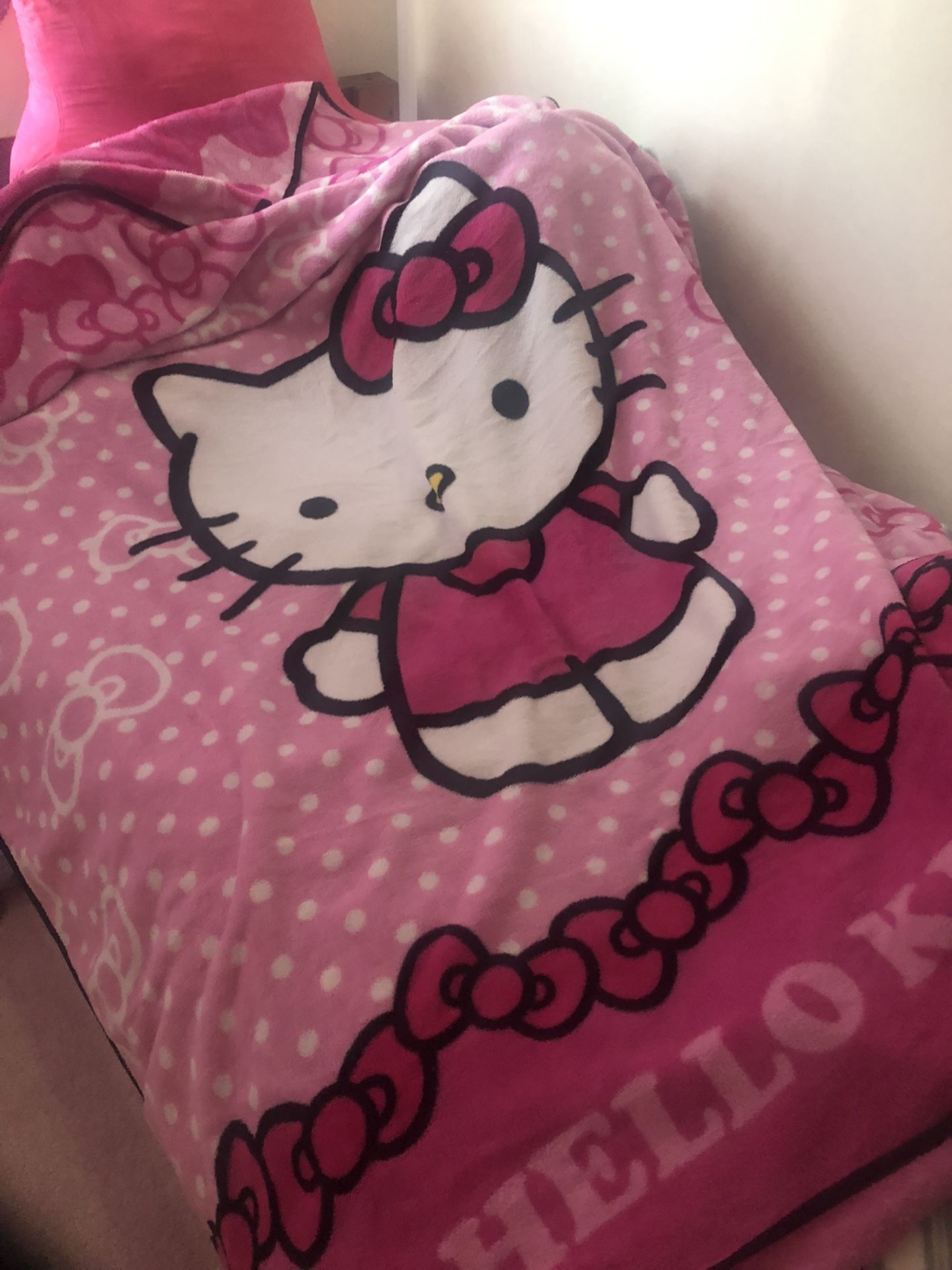 Twin Hello Kitty Bedding Set 4pcs + Blanket