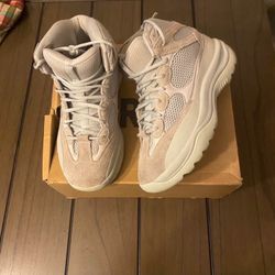 yeezy boots salt (10.5)