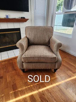 Beautiful Bernhardt accent chair!