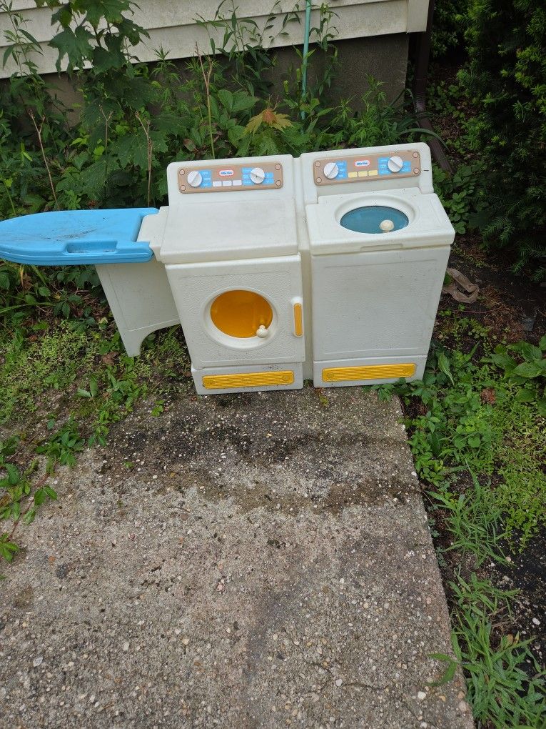 Little Tykes Laundry Center