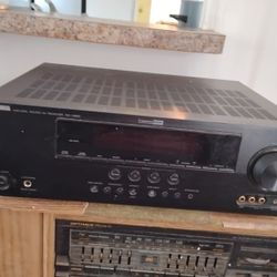 The Yamaha RX-V465 A/V Receiver is a 5.1-channel