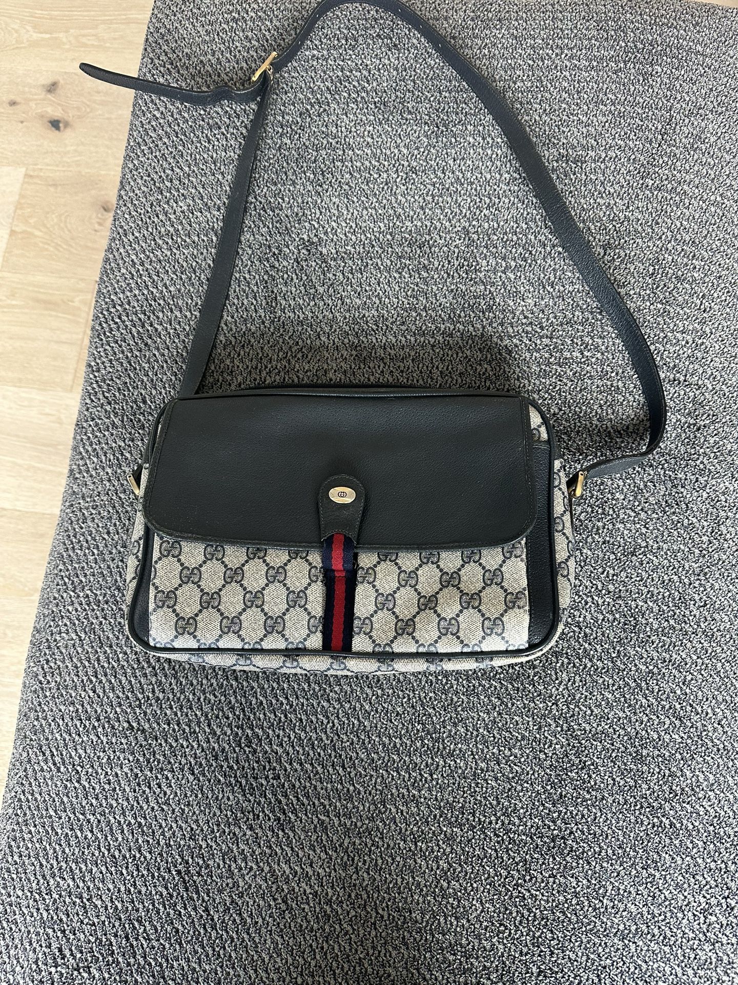 Vintage Gucci Navy Blue Handbag Bag Purse Crossbody