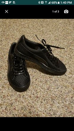 Black puma sneakers size 5. 1/2 Y like new