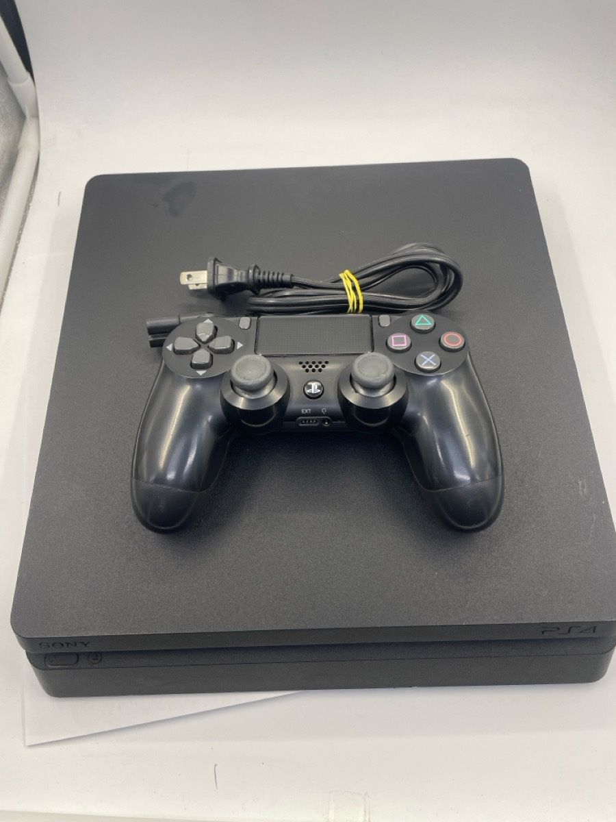 PS4 Slim 