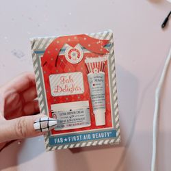 First Aid Beauty FAB Delights/lip balm and body cream gift set/NWB