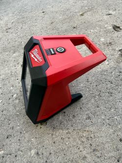 Milwuakee m12 flood light (tool only)