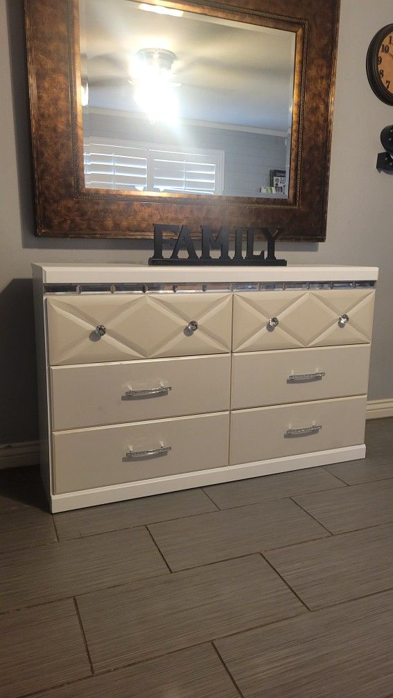 BEAUTIFUL LONG WHITE AND CREAM 6 DRAWERS DRESSER BY ASHLEY FURNITURE