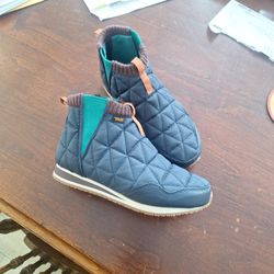 Teva ReEmber Slip On Size 9 Womens