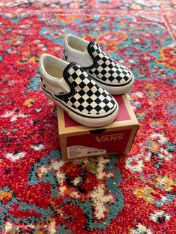 Vans Checkered Classic Slip On, White/Black. Baby/Toddler Size 4 and 6