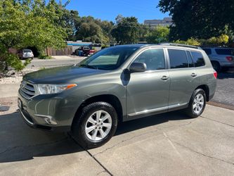 2011 Toyota Highlander AWD V6 – $10,750