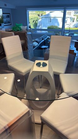 Dining room table and 6 chairs