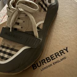 Burberry Tennis Shoes Size 45 