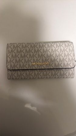 Michael Kors Jet Set Travel Wallet