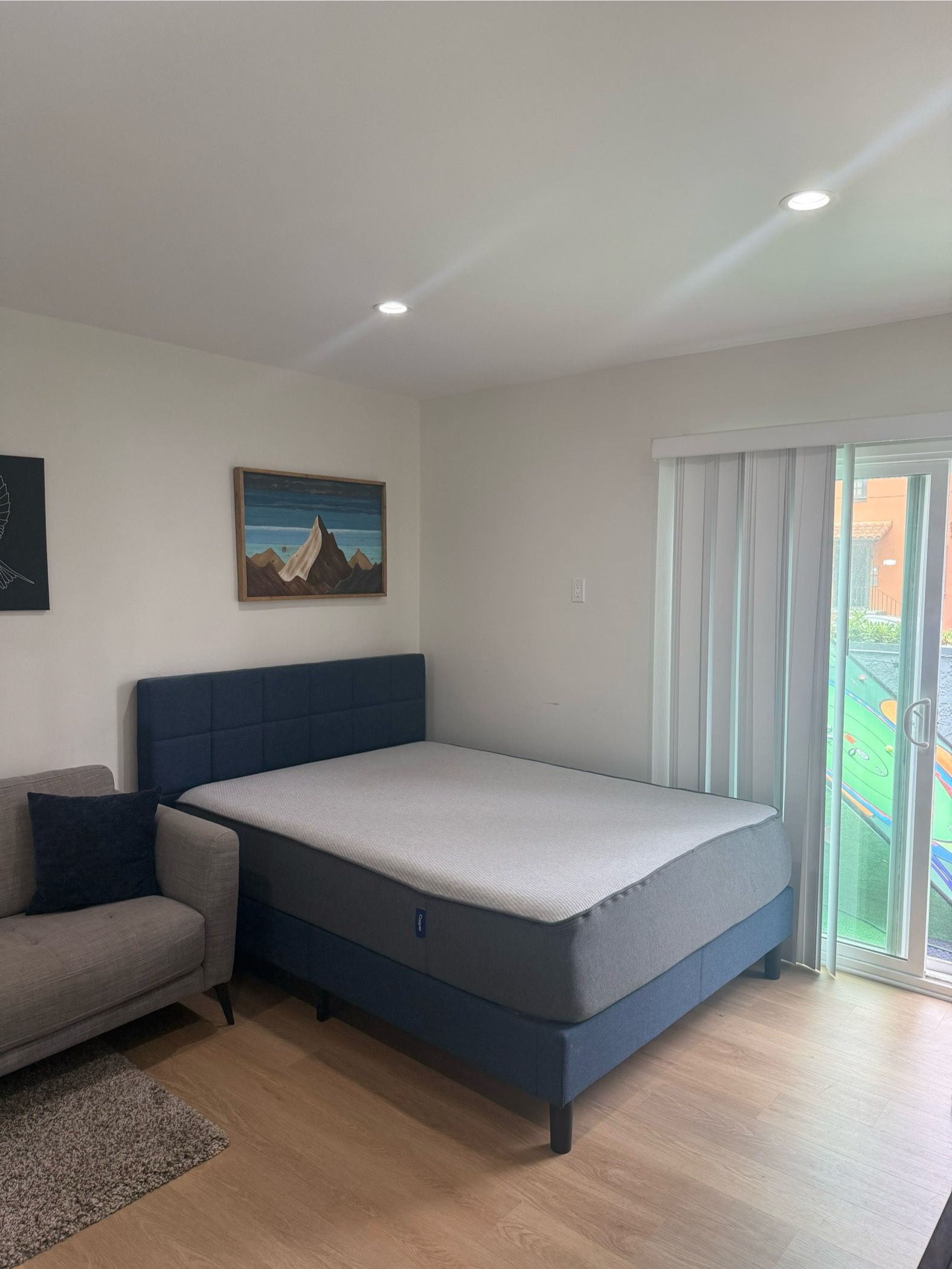 Casper (Queen) Mattress (Includes Bed Frame)