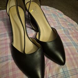 FRANCO  SARTO SIZE 9 M  ORIGINAL PRICE $89.90  