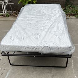 Cama 38 “ Nueva Incluye Colchon