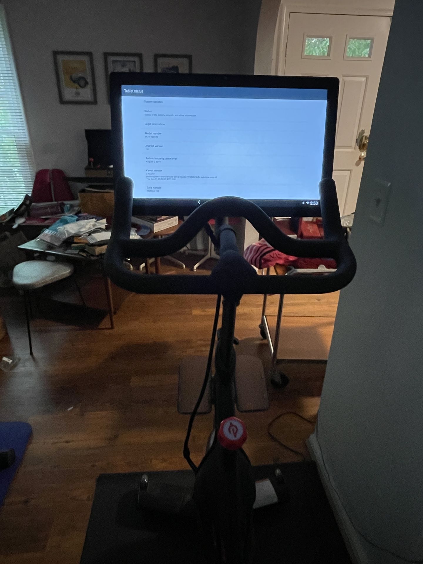 Peloton Bike PLTNRB1VO 2nd Generation LIKE NEW for Sale in Dulles, VA