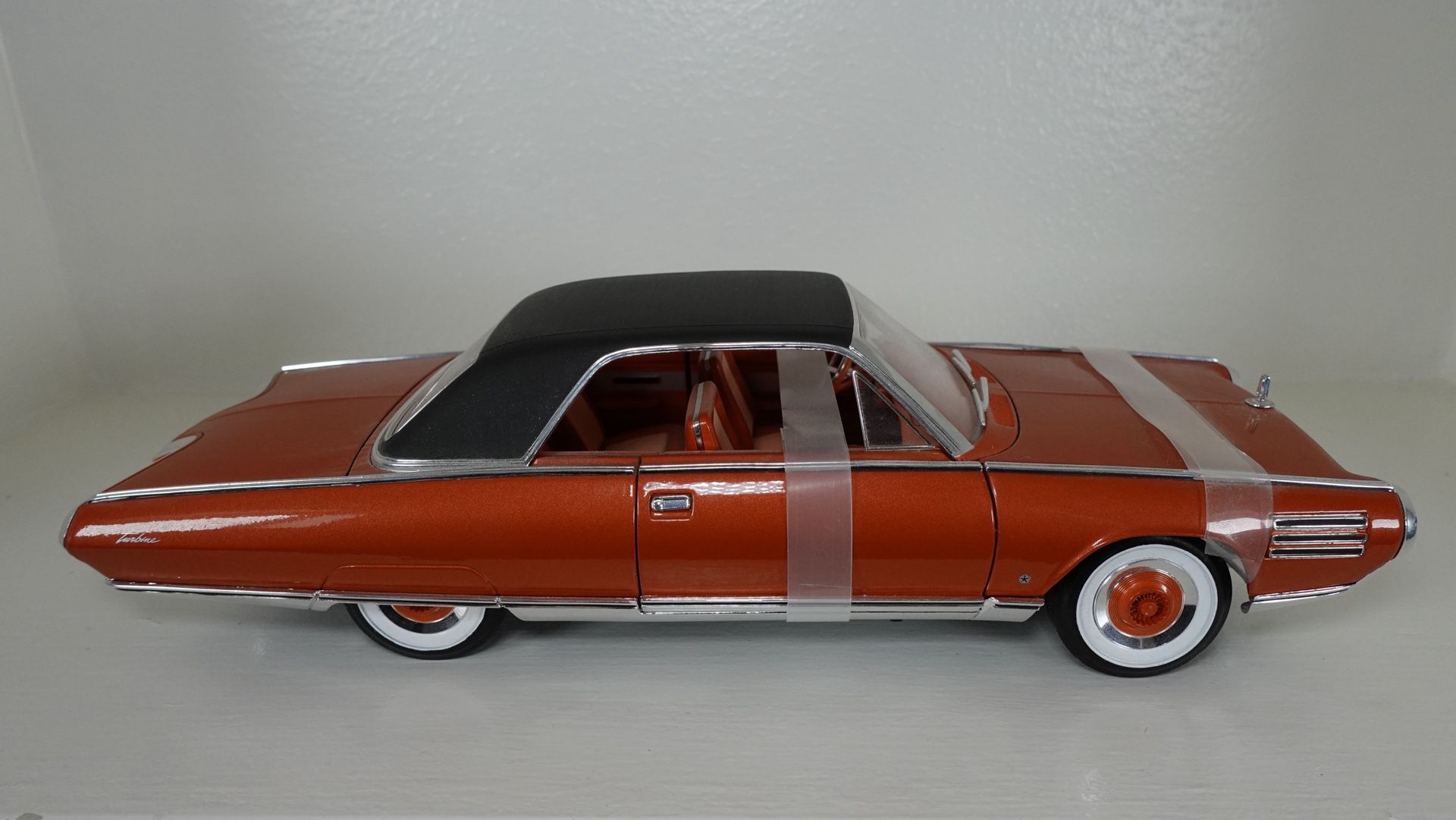 1:18 ROAD SIGNATURE 1963 CHRYSLER TURBINE