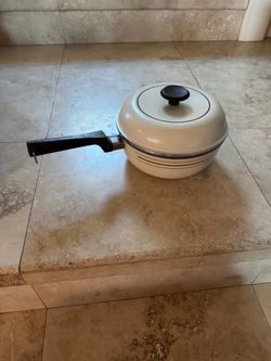Enamel Saucepan with Lid