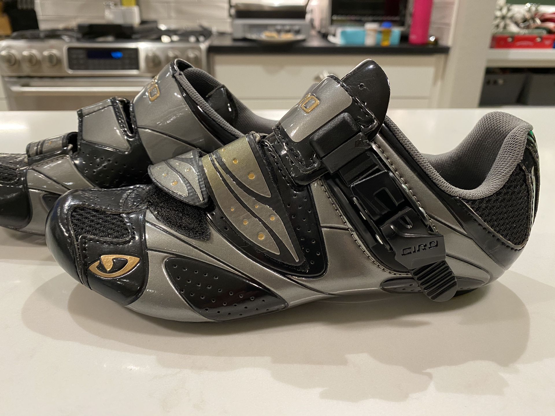 Giro Women’s Road Cycle Bike Shoes - 37 EU but fits like a 36 or 35. US 5.5 or 6 is perfect