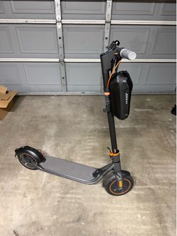 Segway Ninebot F35 Electric Scooter (252 Miles) + Charger + Storage Bag