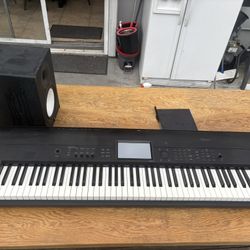 Korg Krome 88 workstation.  Fully working, no issues. 88 weighted keys.  Includes power cable.  Cash only. Pick up.