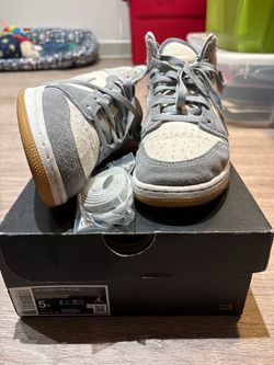 Air Jordan 1 Mid SE Coconut Milk Size 5Y