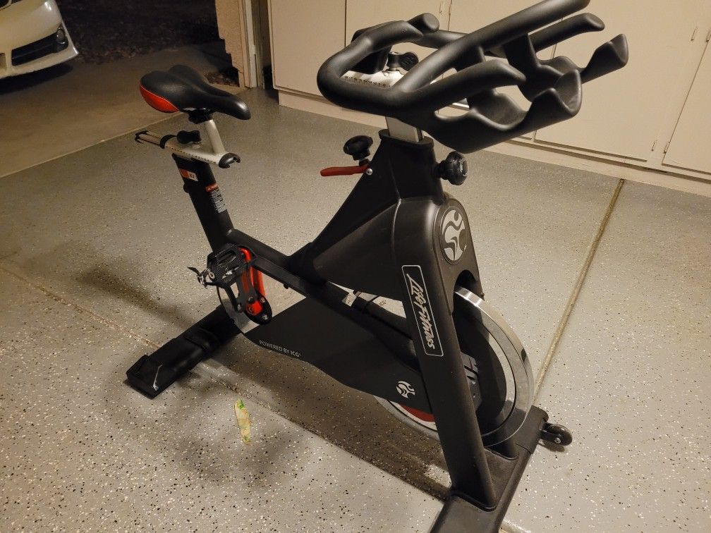 Matrix Ic3 Indoor Icg Matrix Spin Bike Matrix ICG IC3 Indoor
