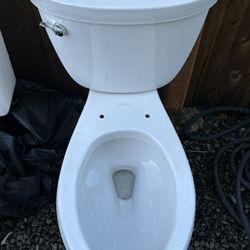 Kohler Cimarron Toilet - Great Condition