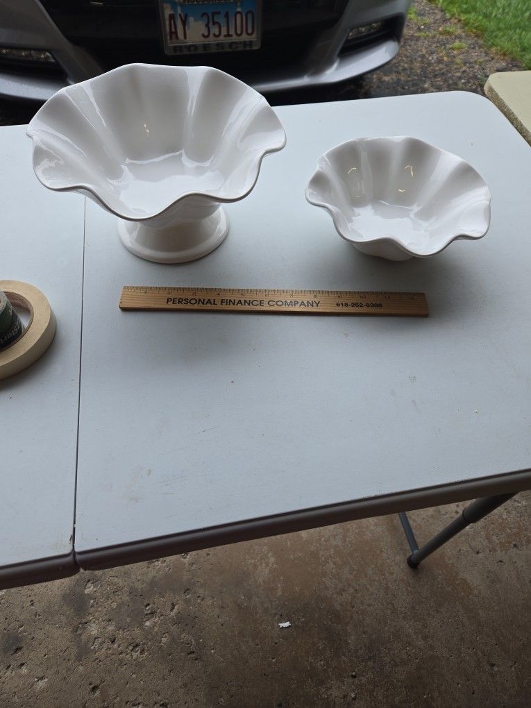 2 Decorative Bowls