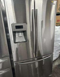 Samsung French Door Fridge with Ice and Water Dispenser