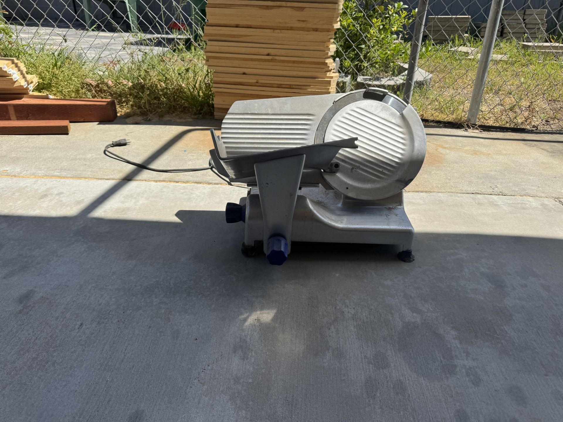 Globe GC512 12" Chefmate Compact Manual Electric Food Slicer - .33 HP