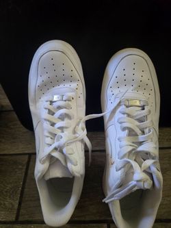 Tennis shoes size  13