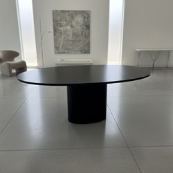Like New Oval Dining Table (Delivery Available)