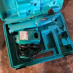 Makita Angle Drill Kit 