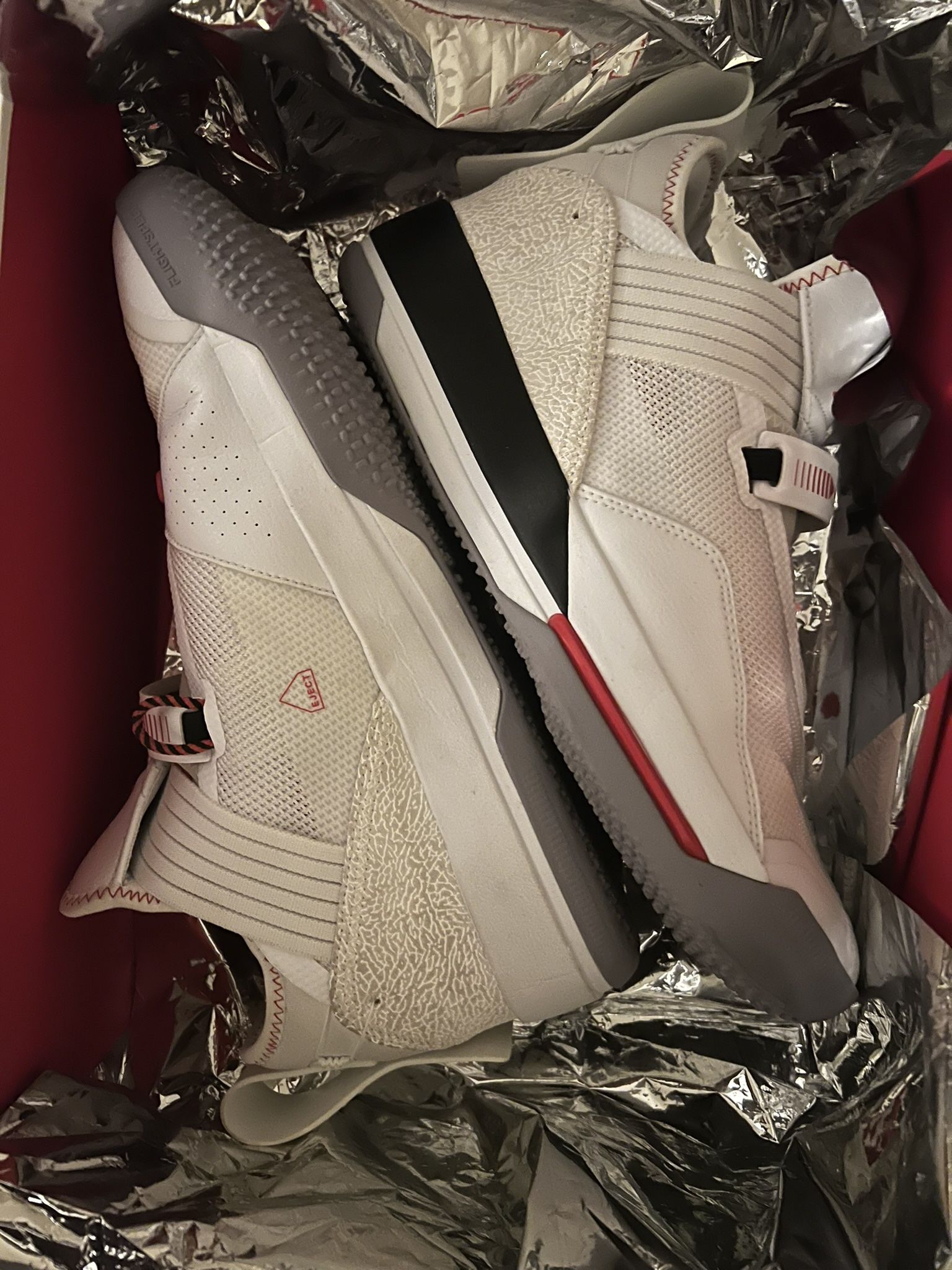 Air Jordan 33 SE Cement Men’s Size 10