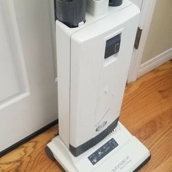 NEW cond SEBO COMMERCIAL VACUUM WITH COMPLETE ATTACHMENTS. , WORKS EXCELLENT. , MADE IN GERMANY  , I.N THE BOX 