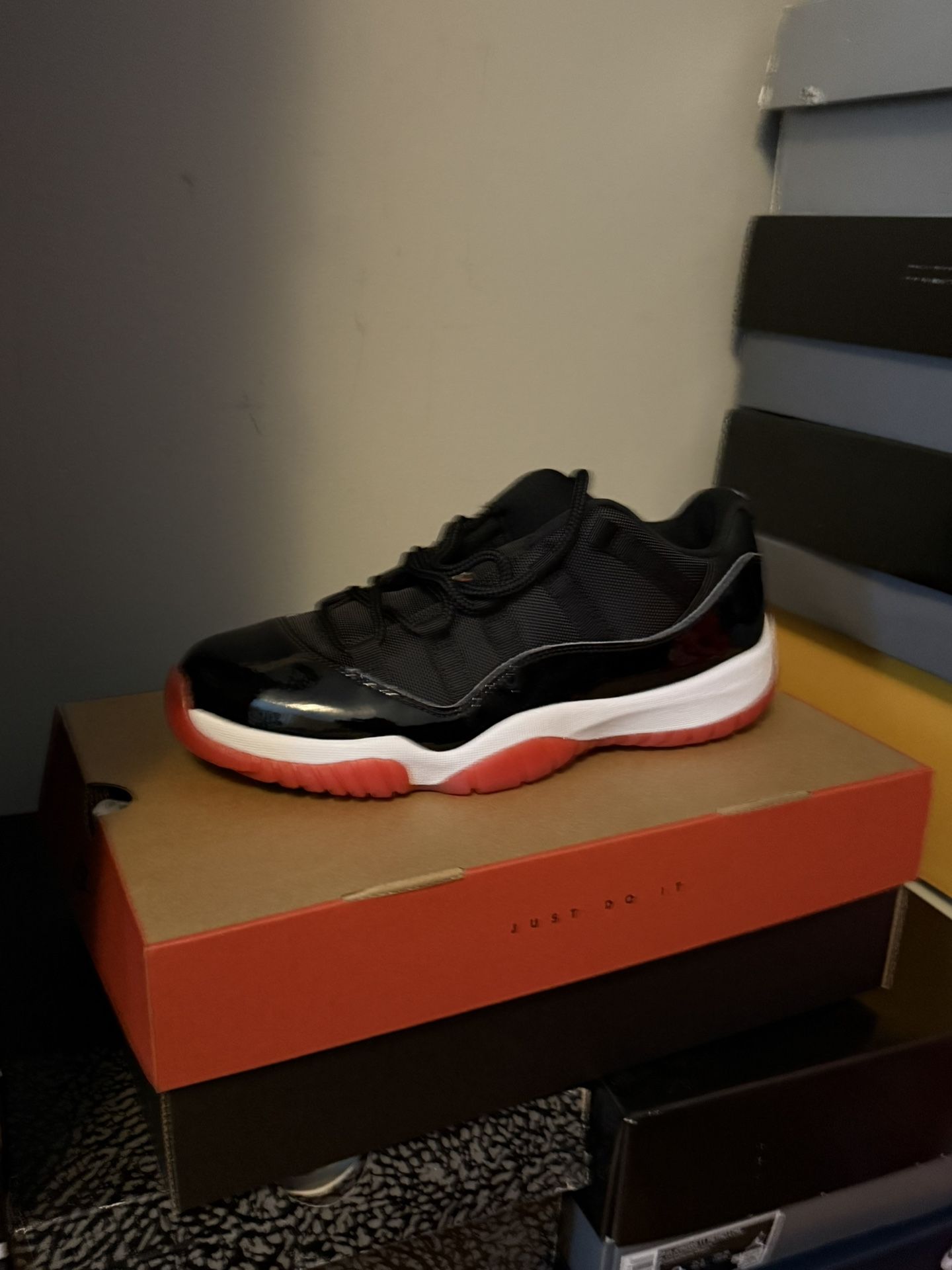 Jordan 11 Low Bred 