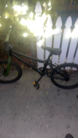 Kids giant bmx bike