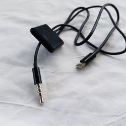 ADAPTER FOR AUDIO 30 PINS FEMALE.  USB.   3.5  LIKE AUX..PERFECT  FOR BOSE SPEAKER 